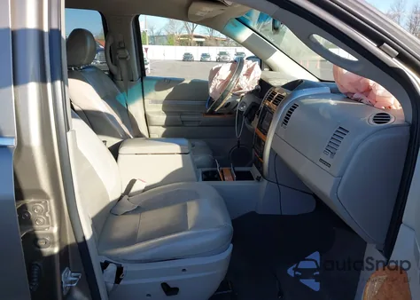 2007 Chrysler Aspen Limited z USA, uszkodzony, nr VIN 1A8HW58297F520492